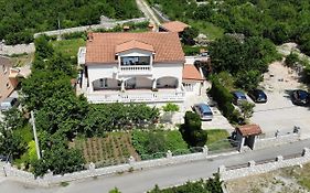 Apartments Dida Moj